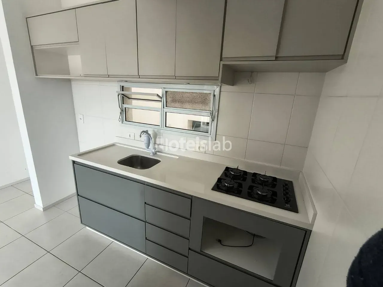 One-bedroom apartment in a building with a gym — photo 19