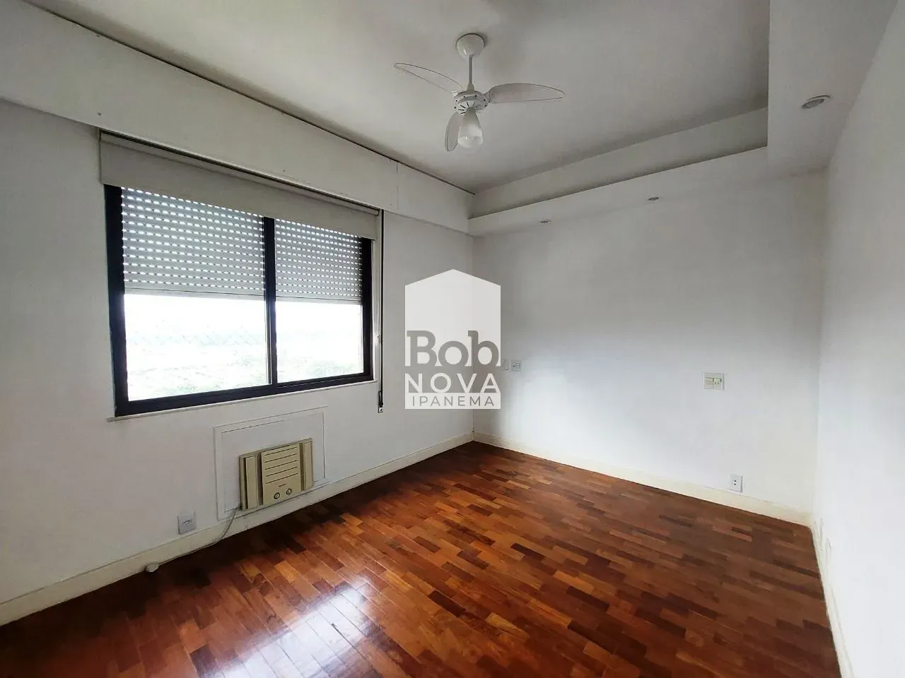 Unfurnished 161 m² apartment with a closed kitchen — photo 10