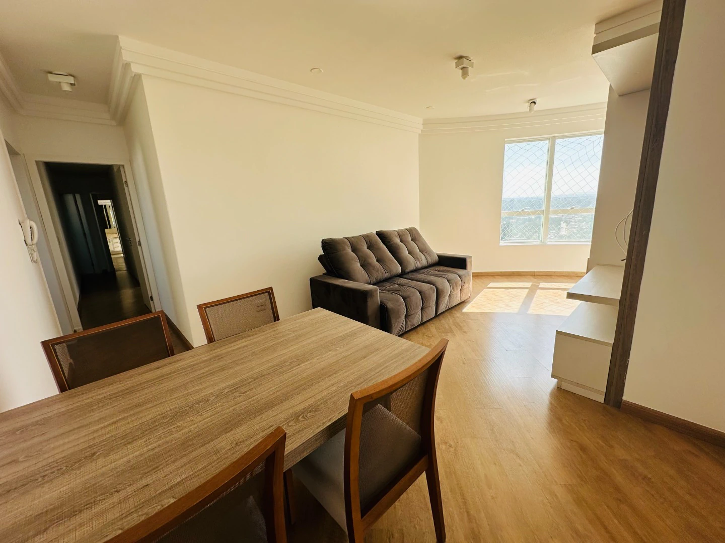 4-bedroom apartment in a building with a gym — photo 5