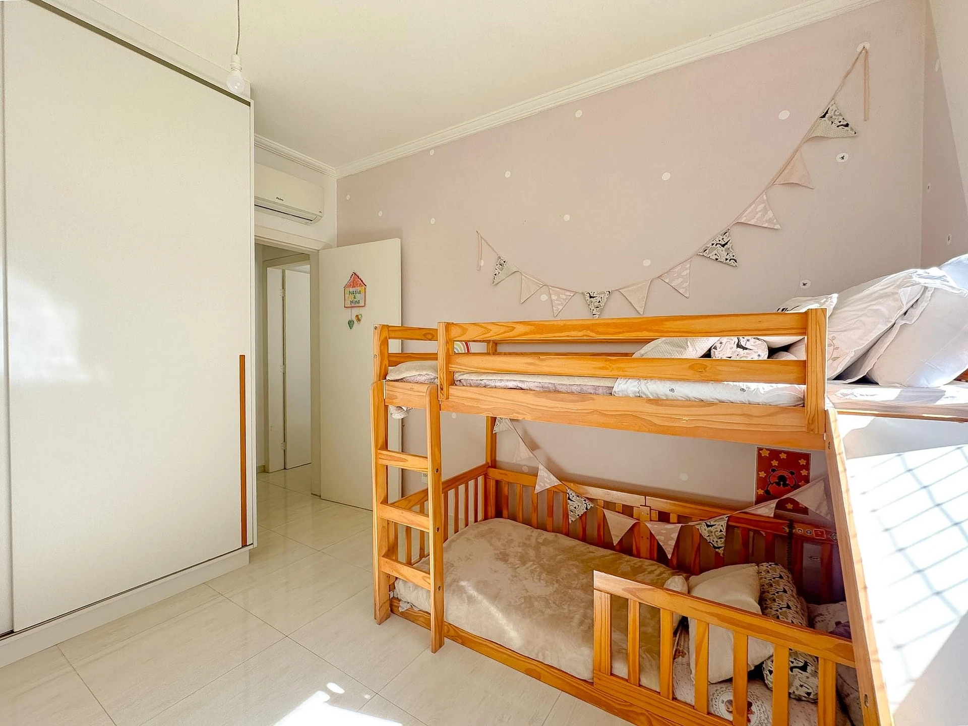 Furnished apartment, 92 m², with a grill on the balcony — photo 38