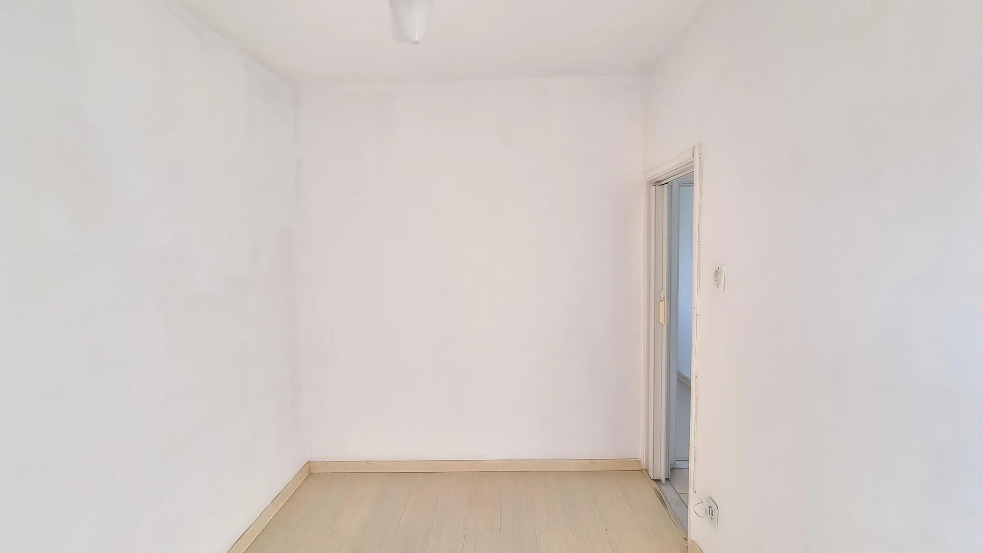 Unfurnished apartment with 2 bedrooms and 1 bathroom — photo 60