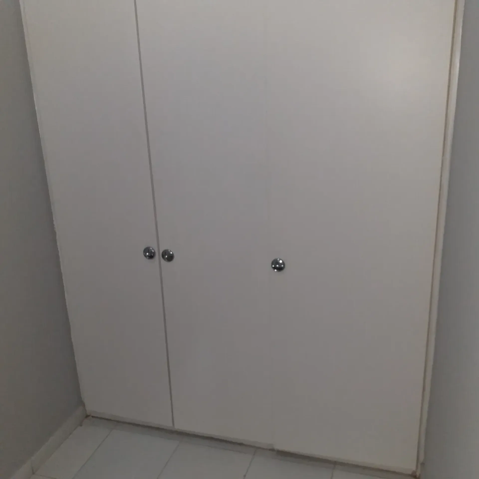 2-bedroom apartment with 3 bathrooms and glass shower — photo 39