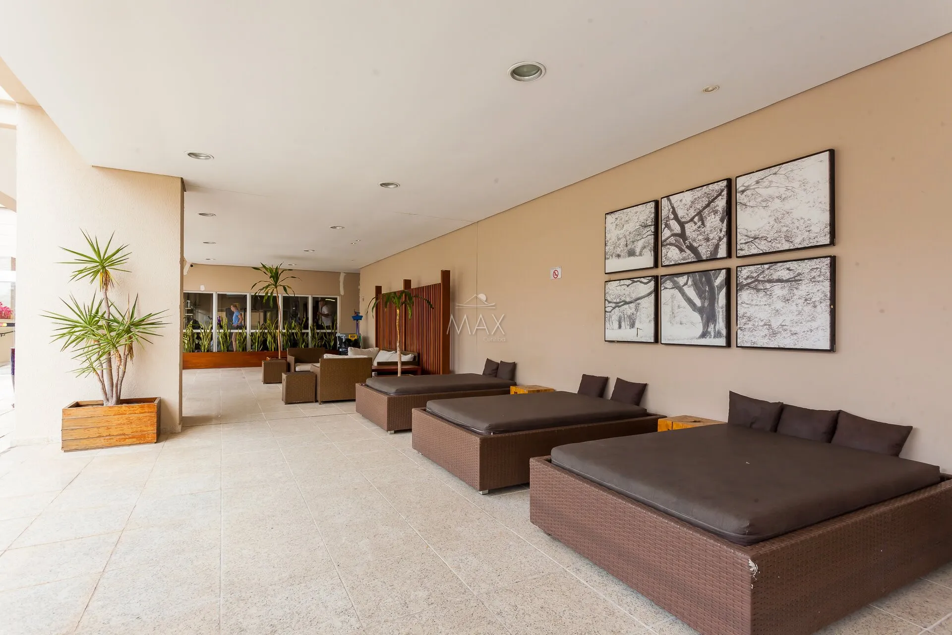 Furnished studio with balcony and open-plan kitchen — photo 28