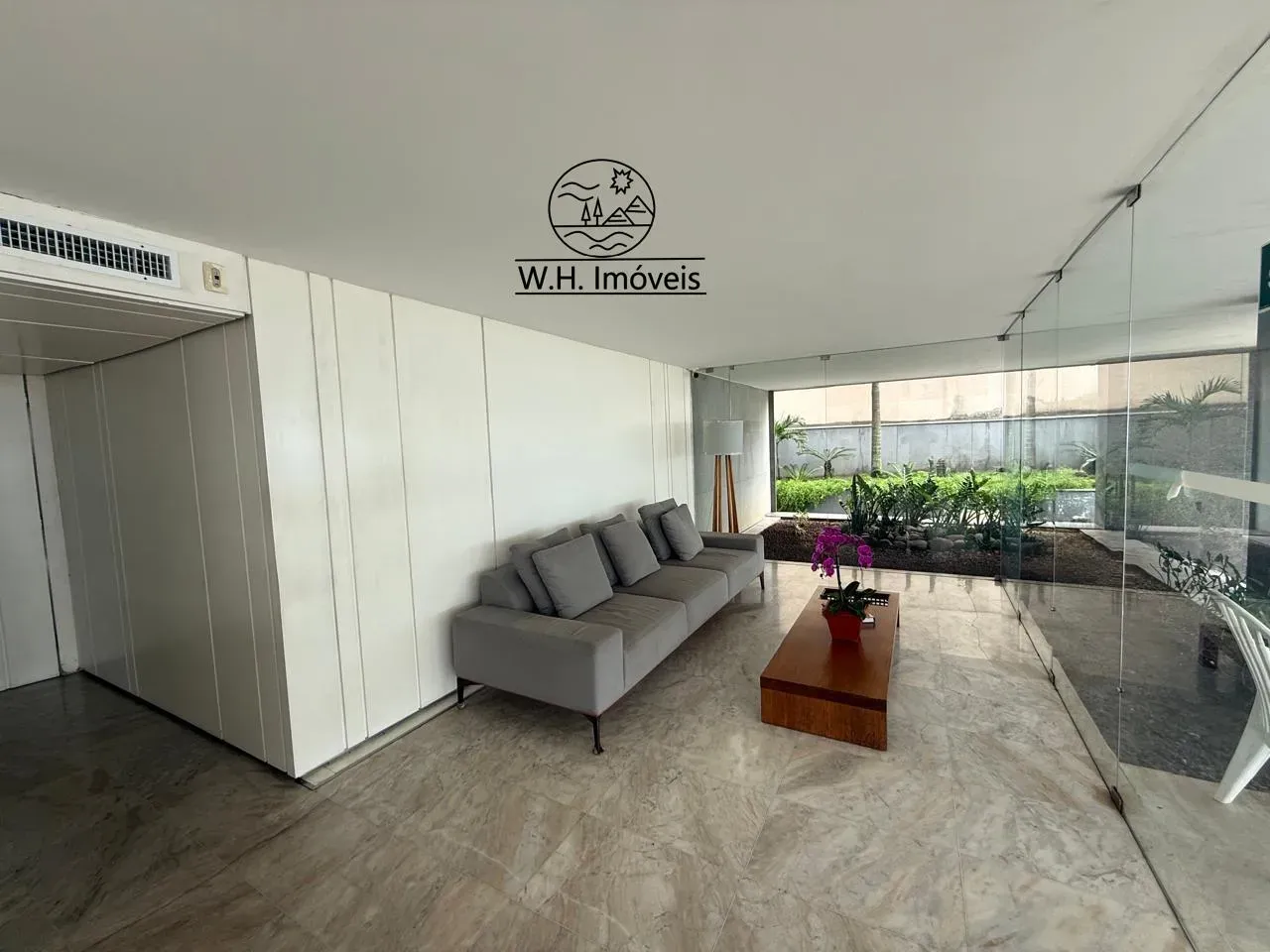 Furnished 240 m² apartment with 4 bedrooms and 2 parking — photo 17