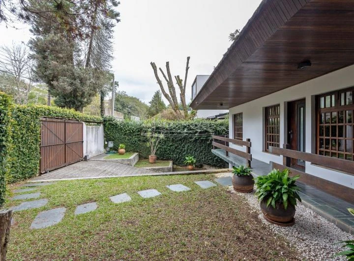 Casa de 4 dormitorios con 3 suites y 970 m² — photo 7