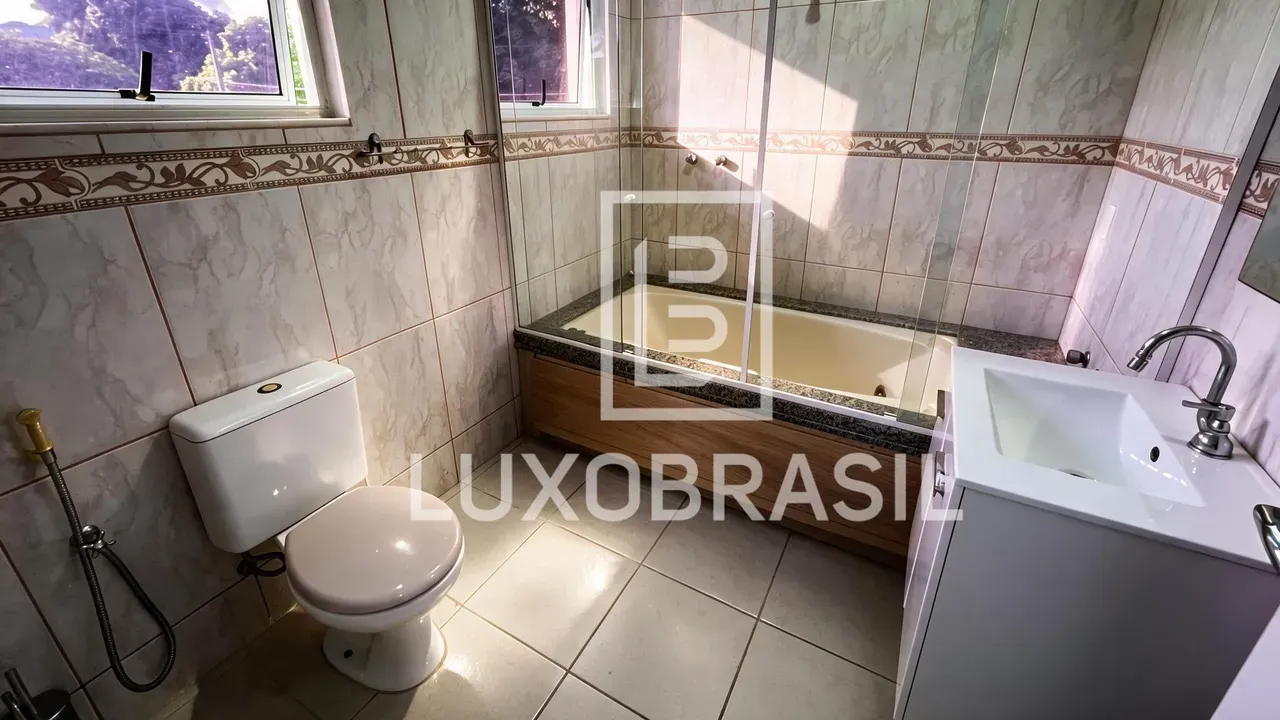 Furnished house with a private pool and 6 bedrooms — photo 33