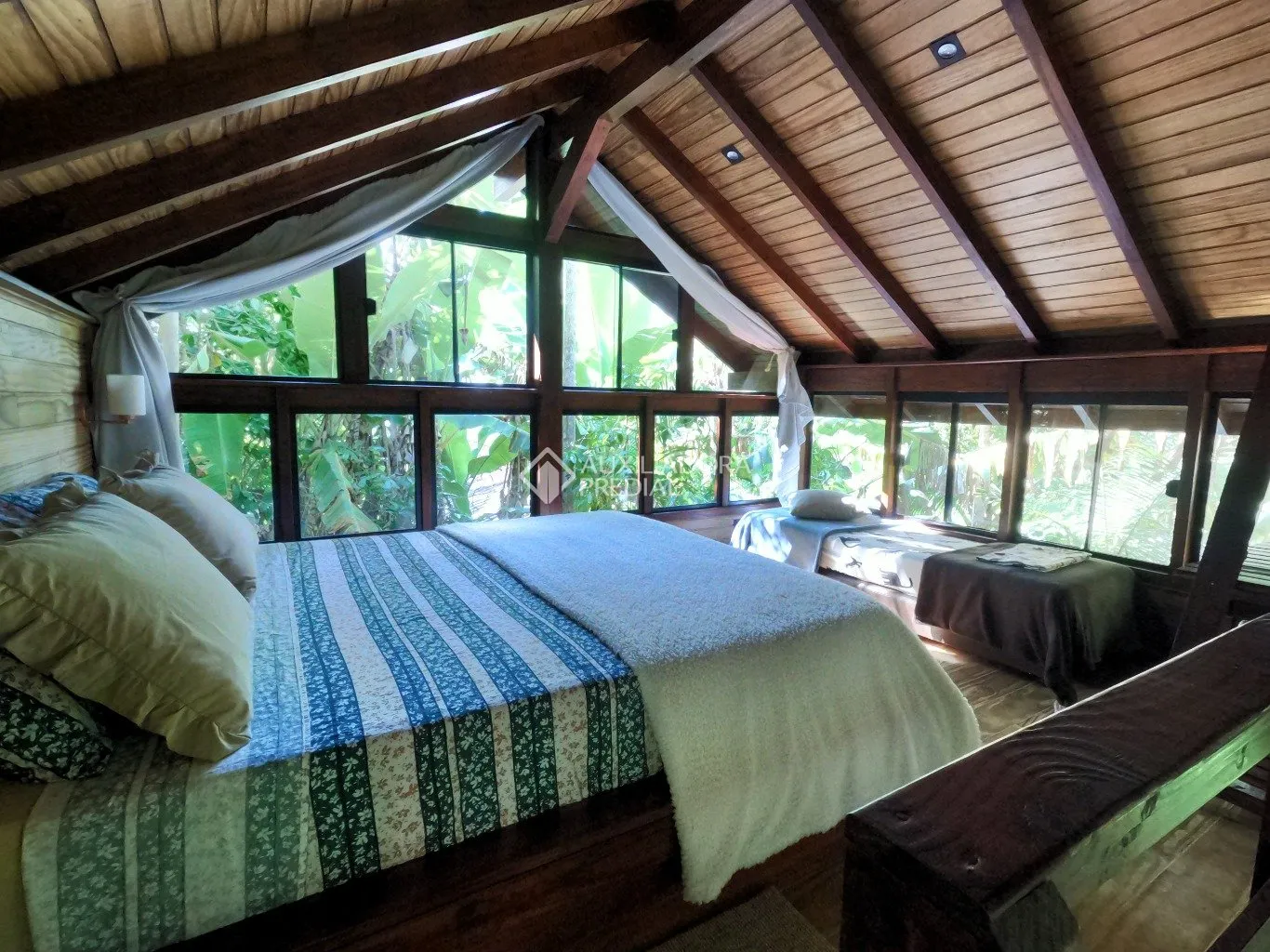 Furnished house with a balcony, 6 bedrooms and 3 baths — photo 64