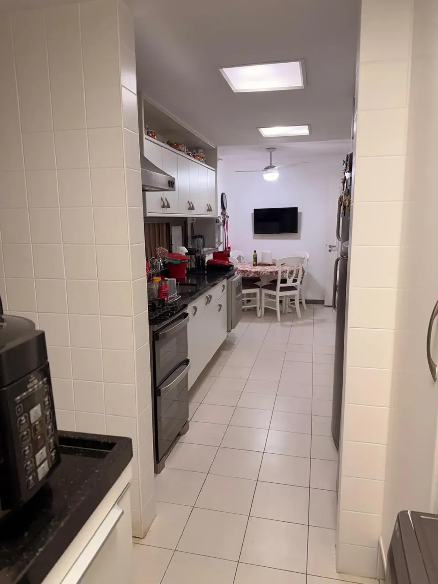 3-bedroom, 4-bath apartment with a closed kitchen — photo 29