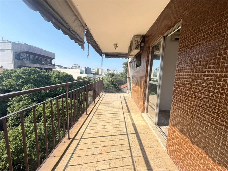3-bedroom apartment with a home office in Rio de Janeiro — photo 11