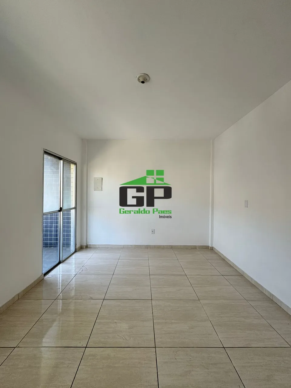 1-bedroom apartment with open-plan kitchen and balcony — photo 7