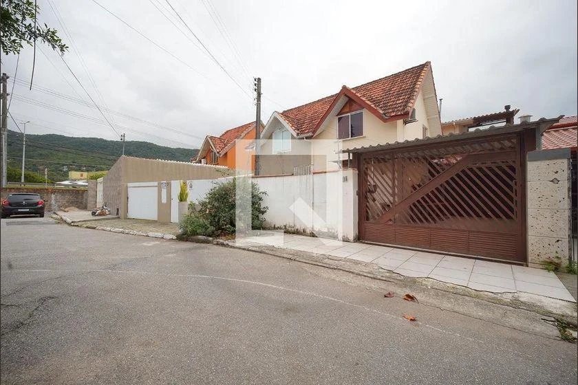2-bedroom house with a washing machine in Florianópolis — photo 3
