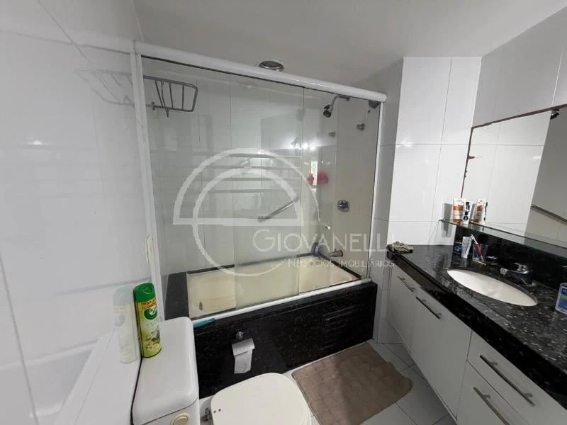 Furnished 1-bedroom apartment with glass-enclosed balcony — photo 11