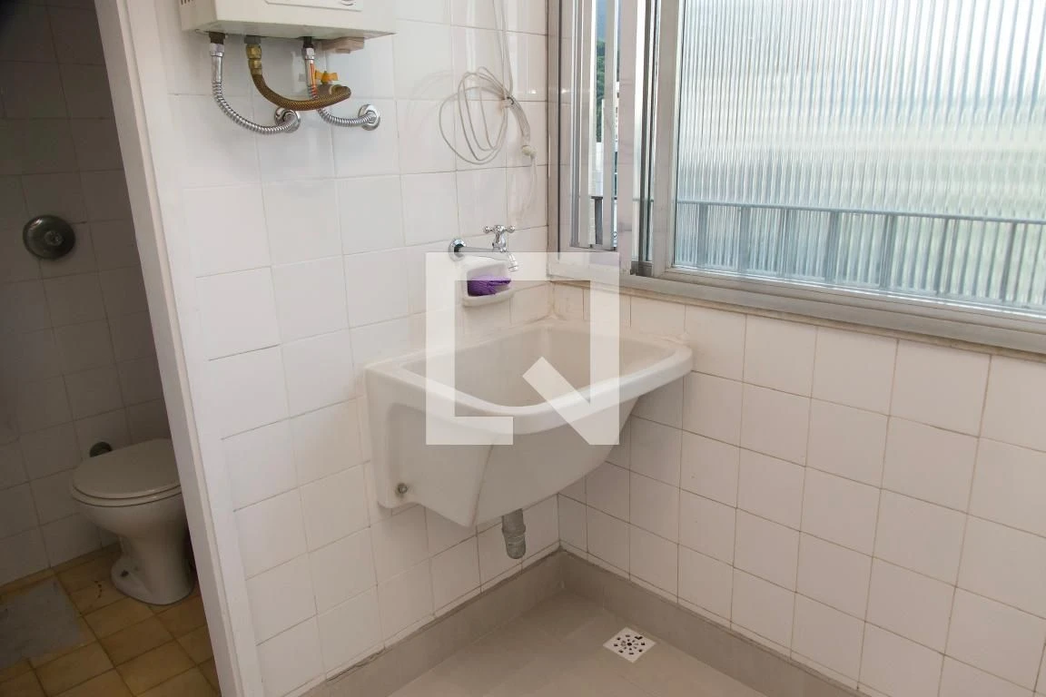 1-bedroom apartment with enclosed kitchen and balcony — photo 36