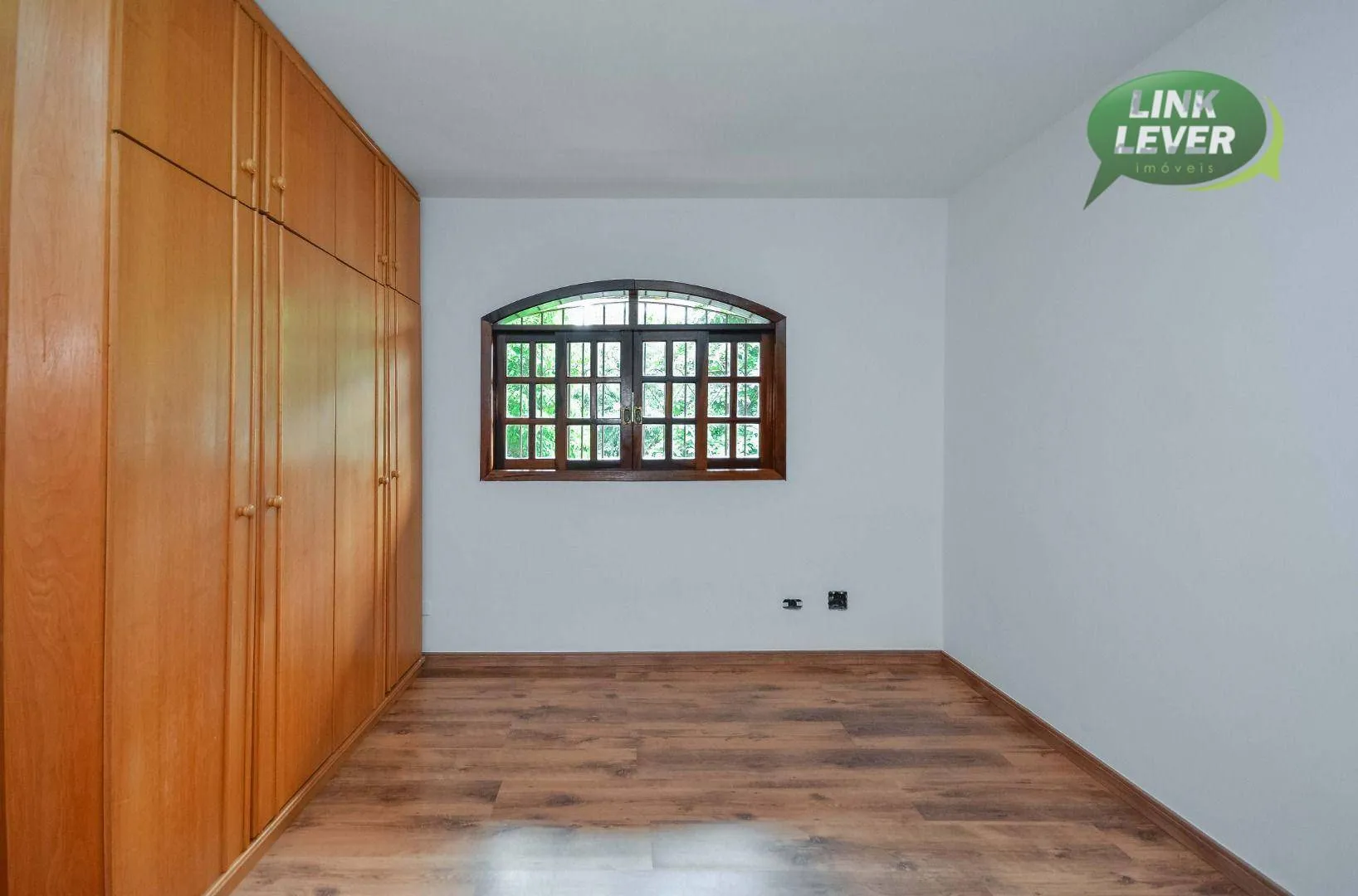 164 m² house with a fireplace and a grill on the balcony — photo 39