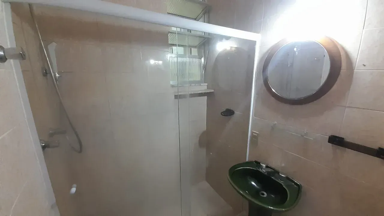 Apartamento com 2 quartos e box no banheiro — photo 17