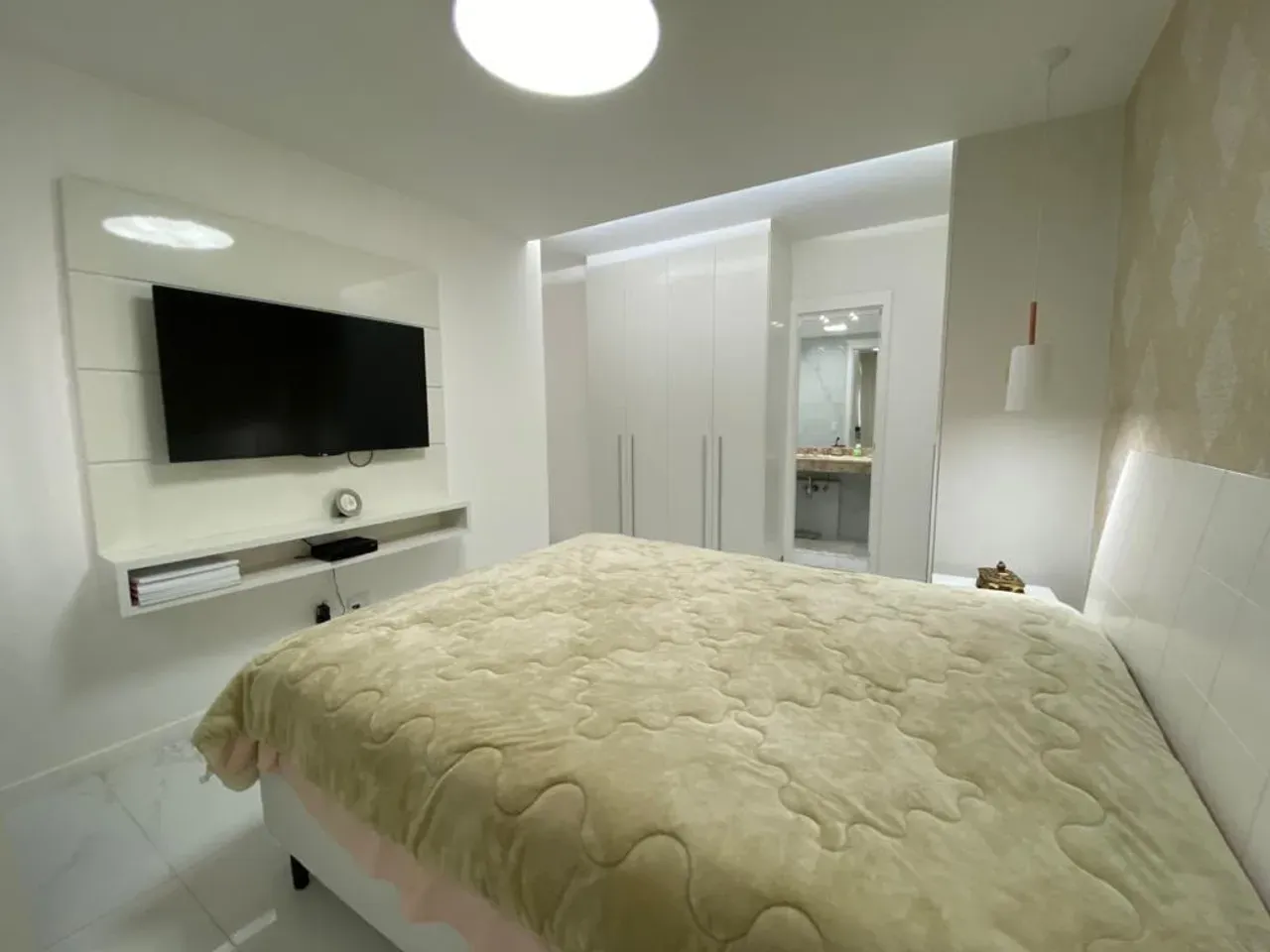 Furnished apartment, 150 m², with a glass-enclosed balcony — photo 4