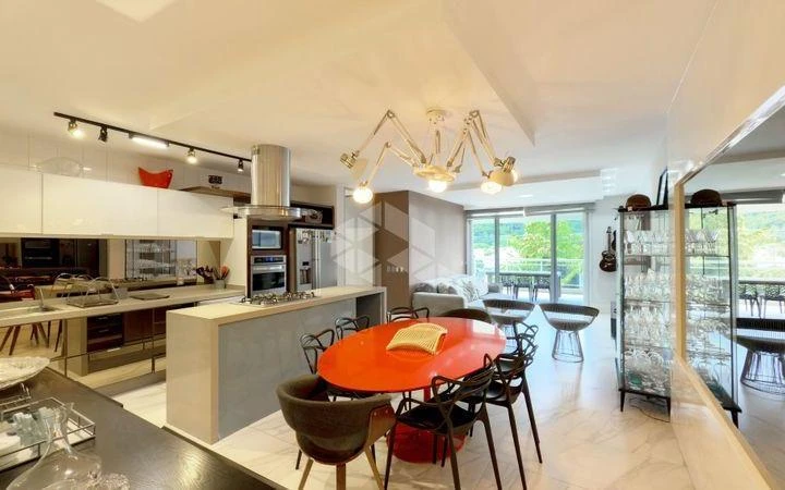 Furnished apartment with 3 en-suite bedrooms and 120 m²