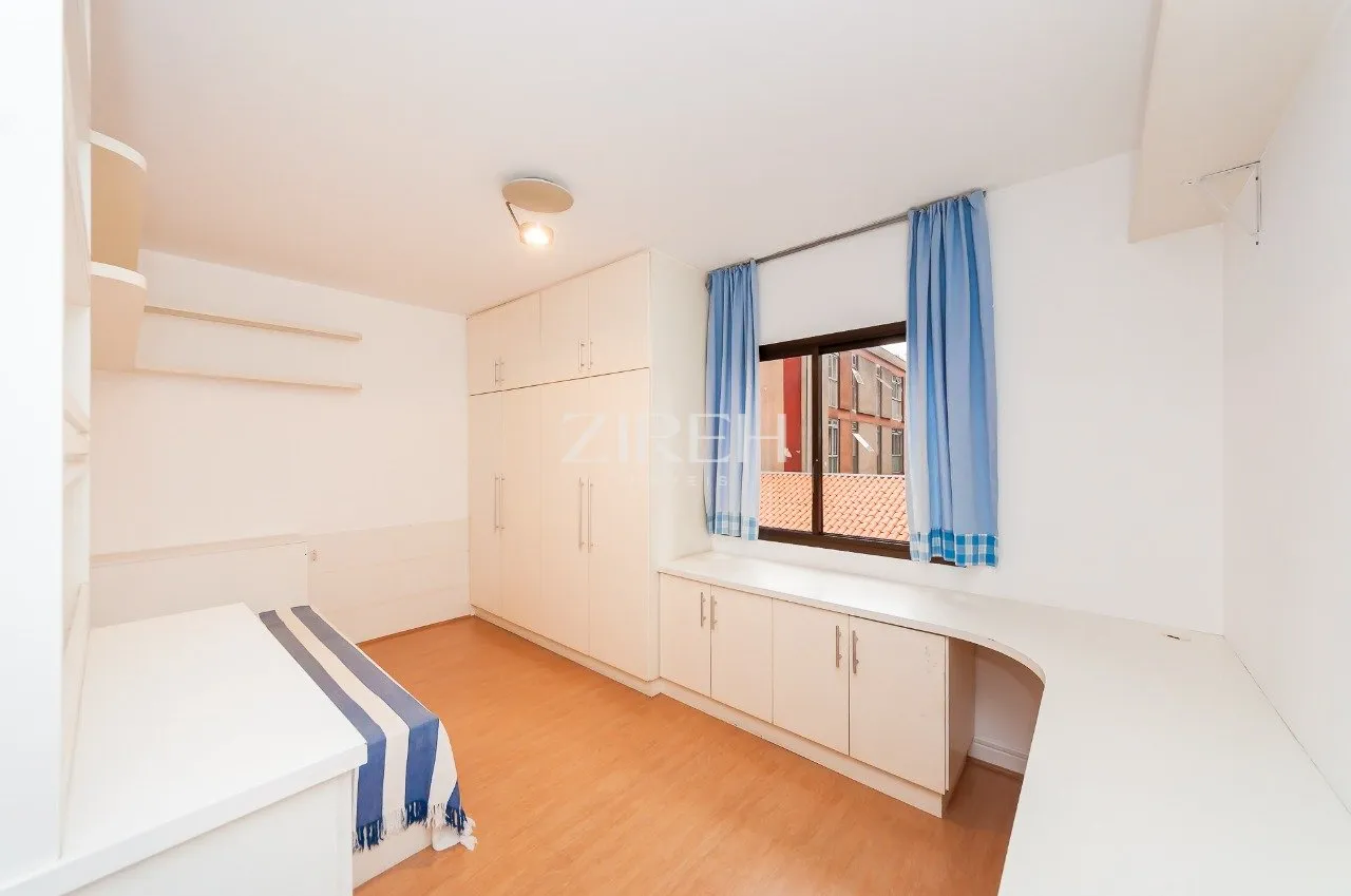 3 en-suite bedrooms in a 174 m² apartment with 2 spots — photo 17