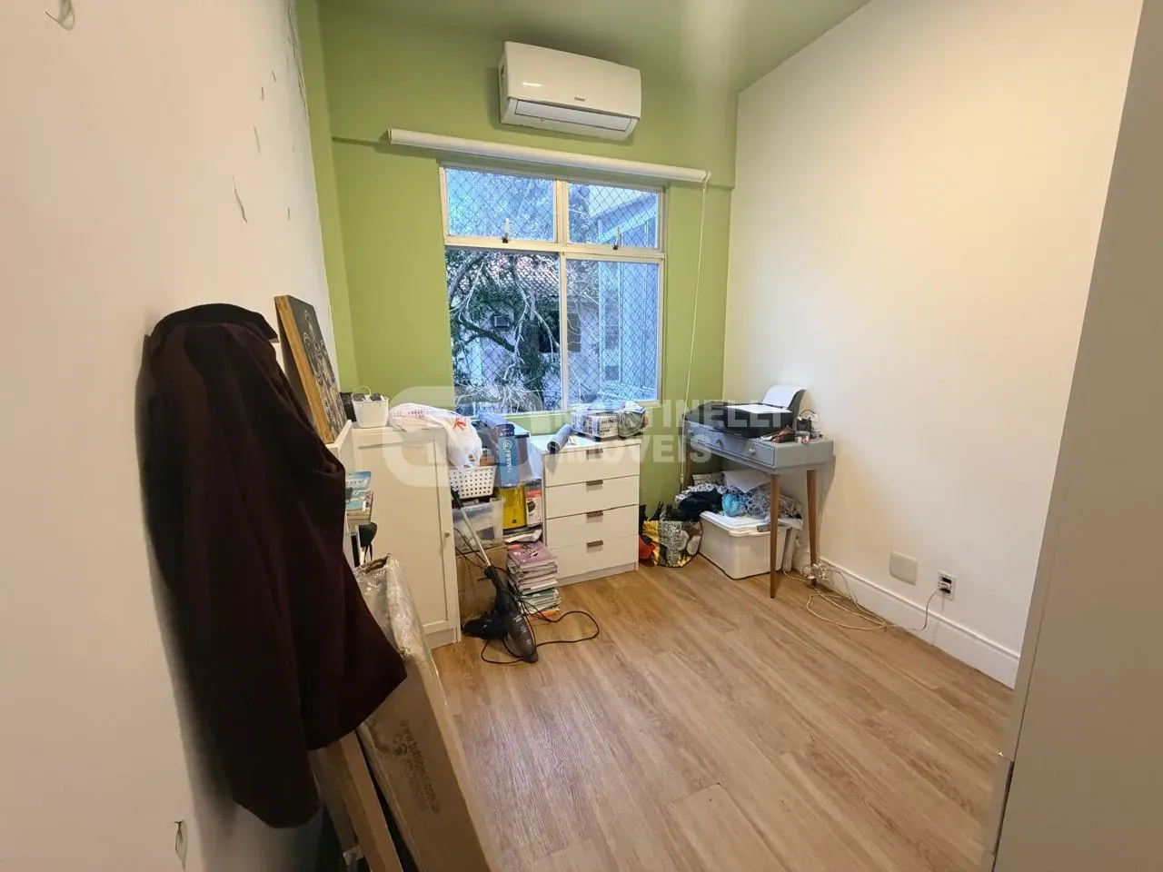 Walk-in closet in a 4-bedroom apartment, 168 m² — photo 13