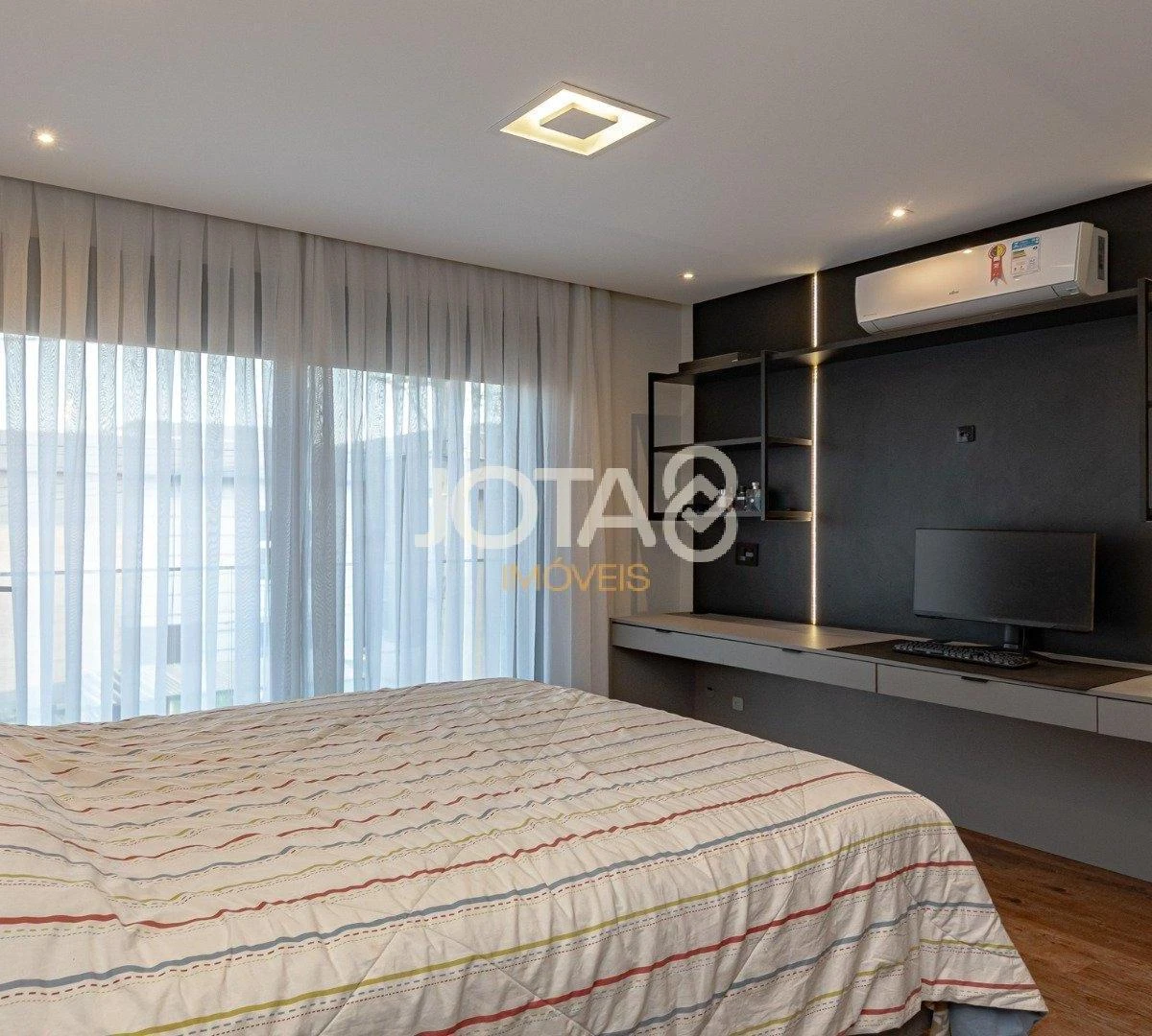 Мебльований будинок 283 м² з відкритою кухнею — photo 24