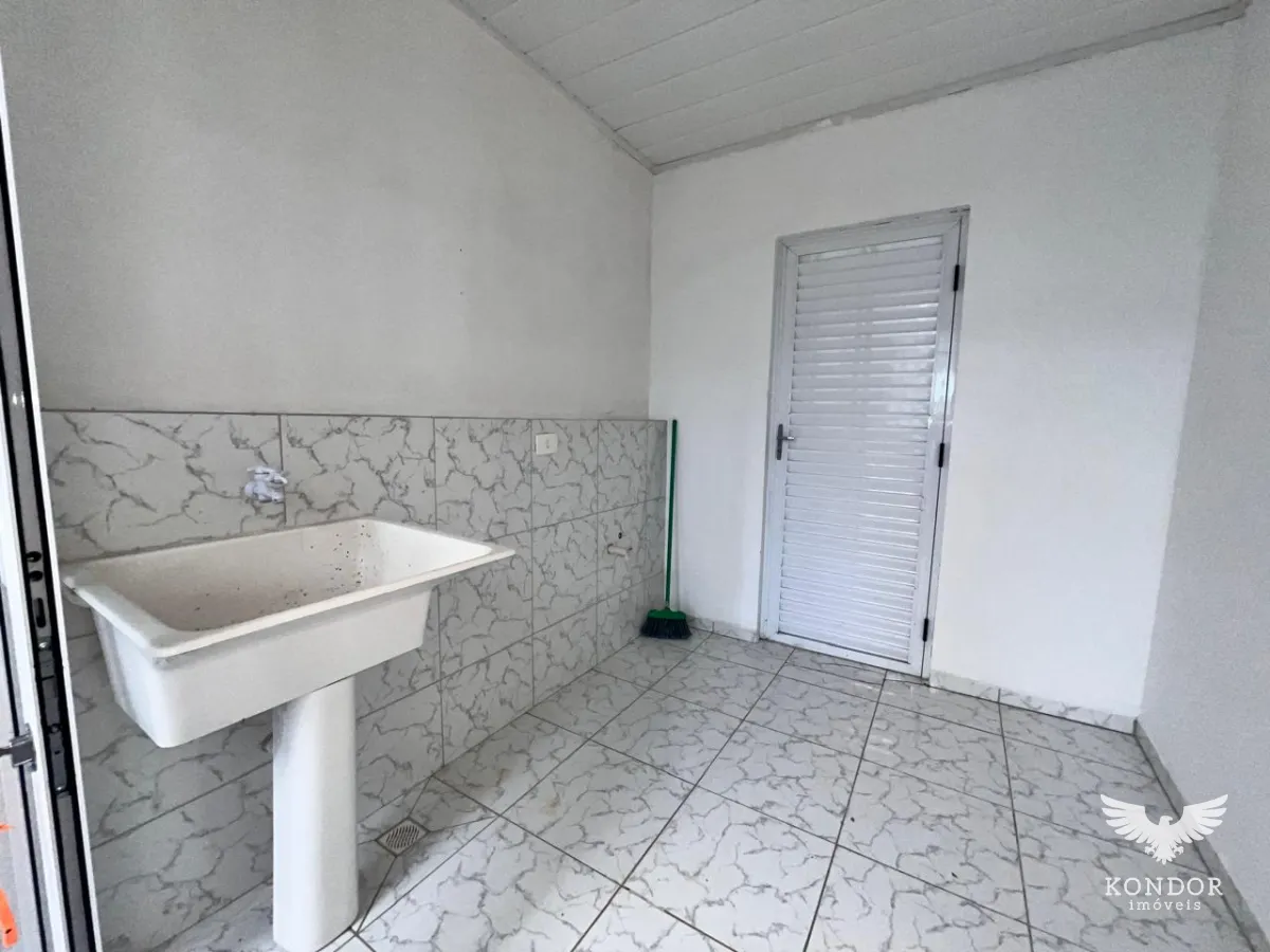 Wood or laminate floors in a 3-bedroom house, 90 m²