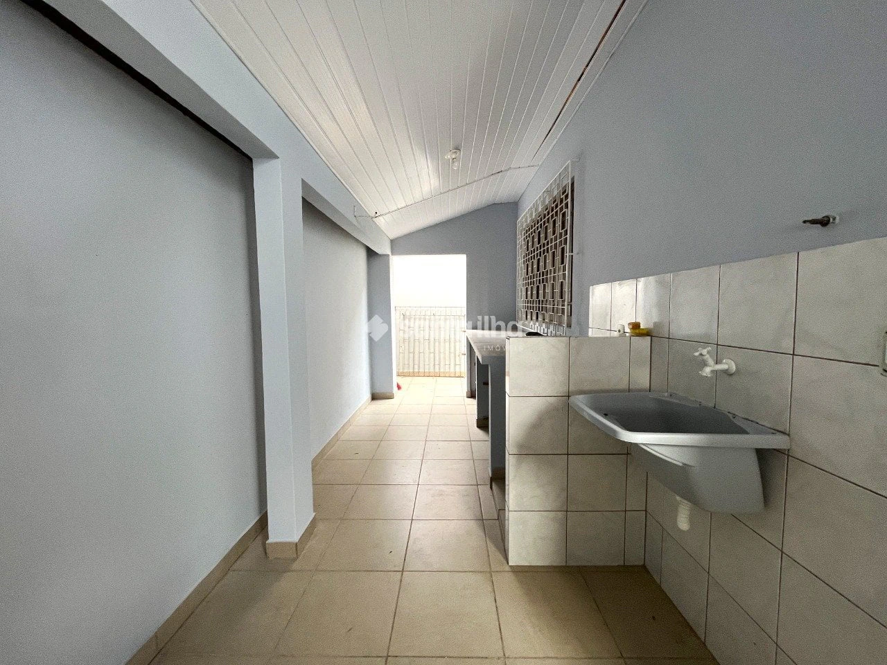 200 m² house with a private BBQ and a grill on the balcony — photo 11