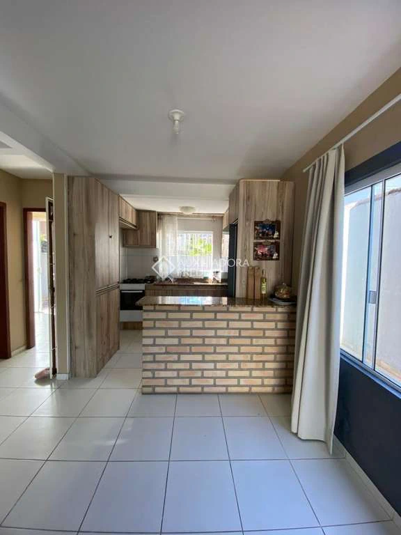 Casa com 3 quartos e cozinha americana