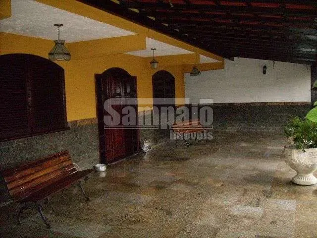 4-bedroom house with 2 bathrooms and a balcony grill — photo 4