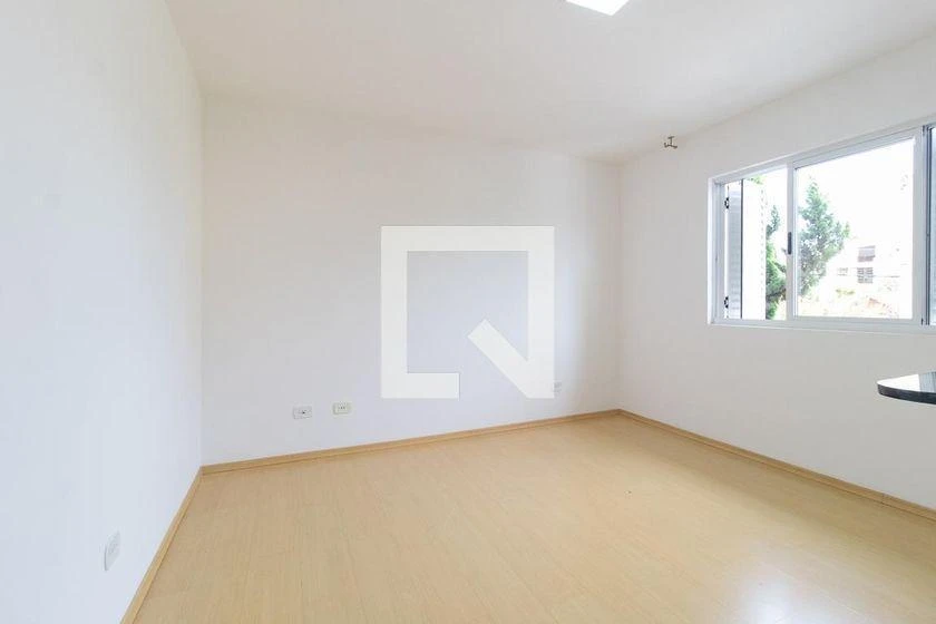 3-bedroom house with a glass-enclosed balcony — photo 28
