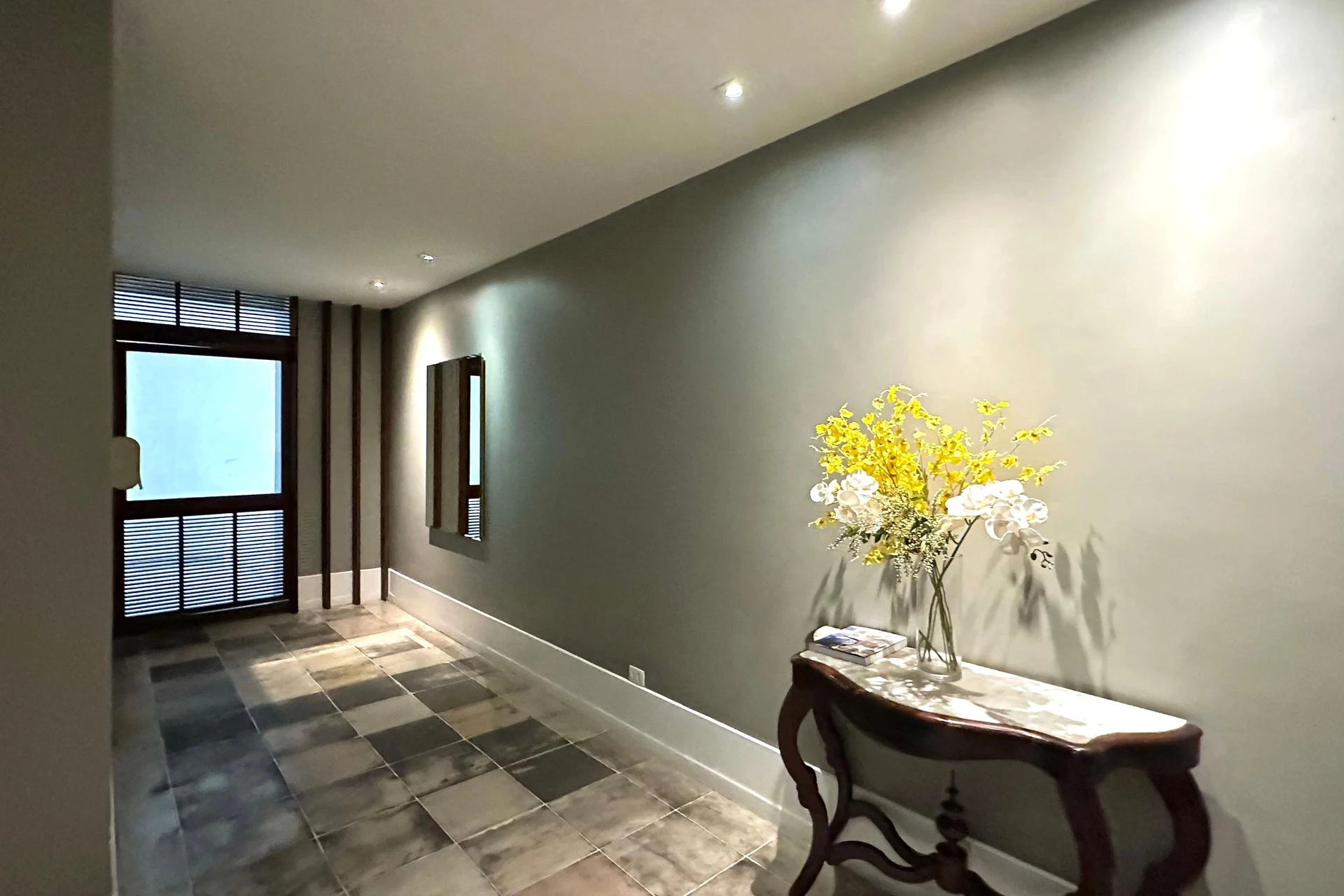 200 m² apartment with a washing machine and a home office — photo 23