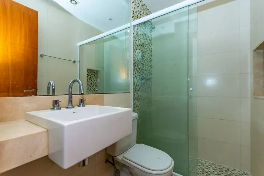 183 m² apartment with a walk-in closet and a bathtub — photo 37