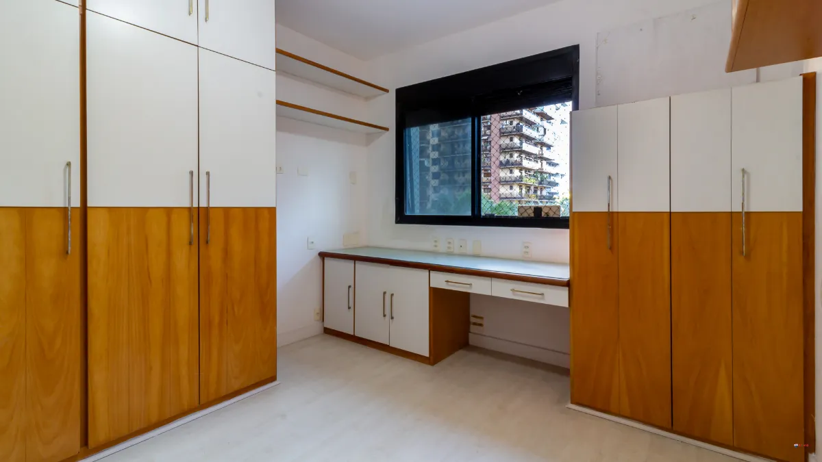 Панорамні вікна та 4 спальні: квартира 217 м² — photo 14