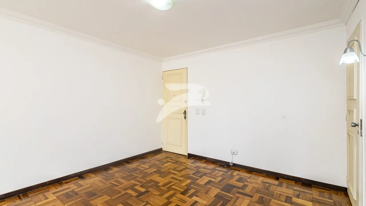 2-bedroom apartment with wood flooring in the living room — photo 3