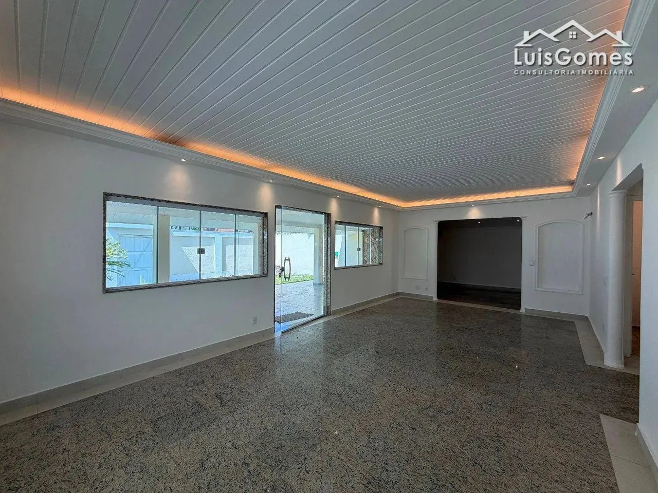 Unfurnished house with 5 bedrooms and 5 bathrooms — photo 4