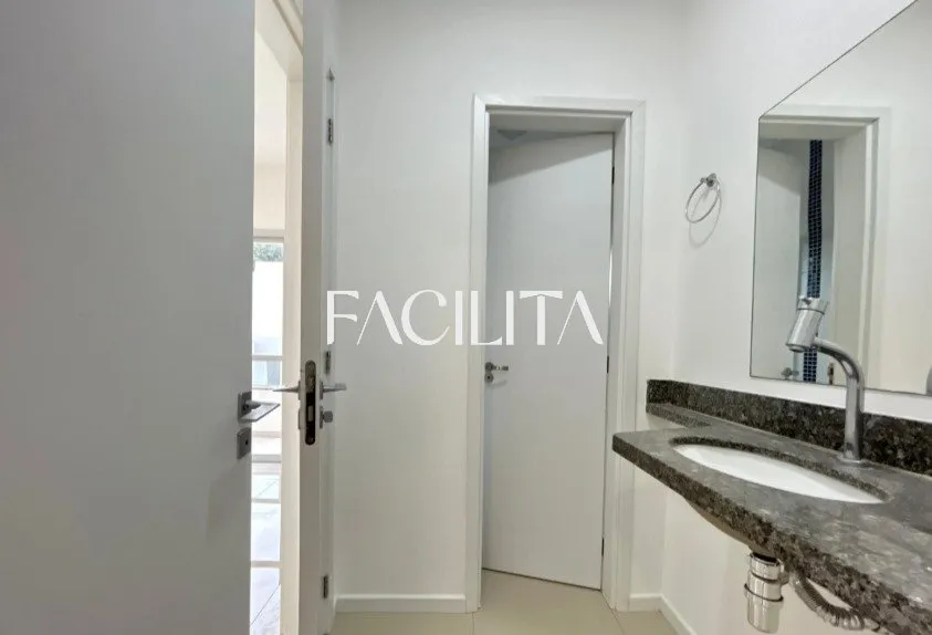 Casa com 3 quartos e cozinha americana com fogão — photo 45