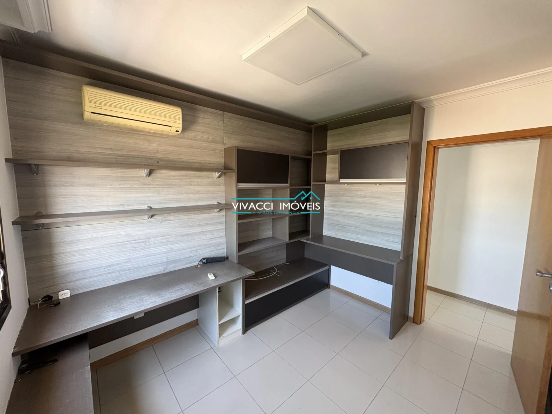 Apartment, 105 m², with a glass-enclosed balcony — photo 25