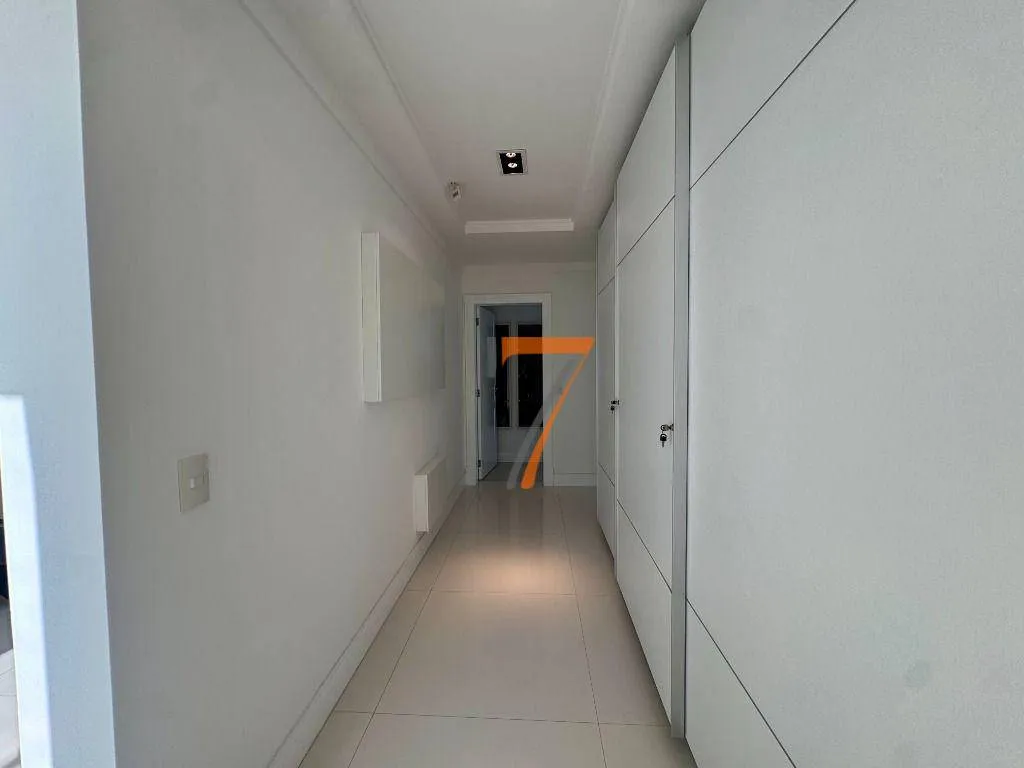 Furnished house with 8 bedrooms and 11 bathrooms — photo 49