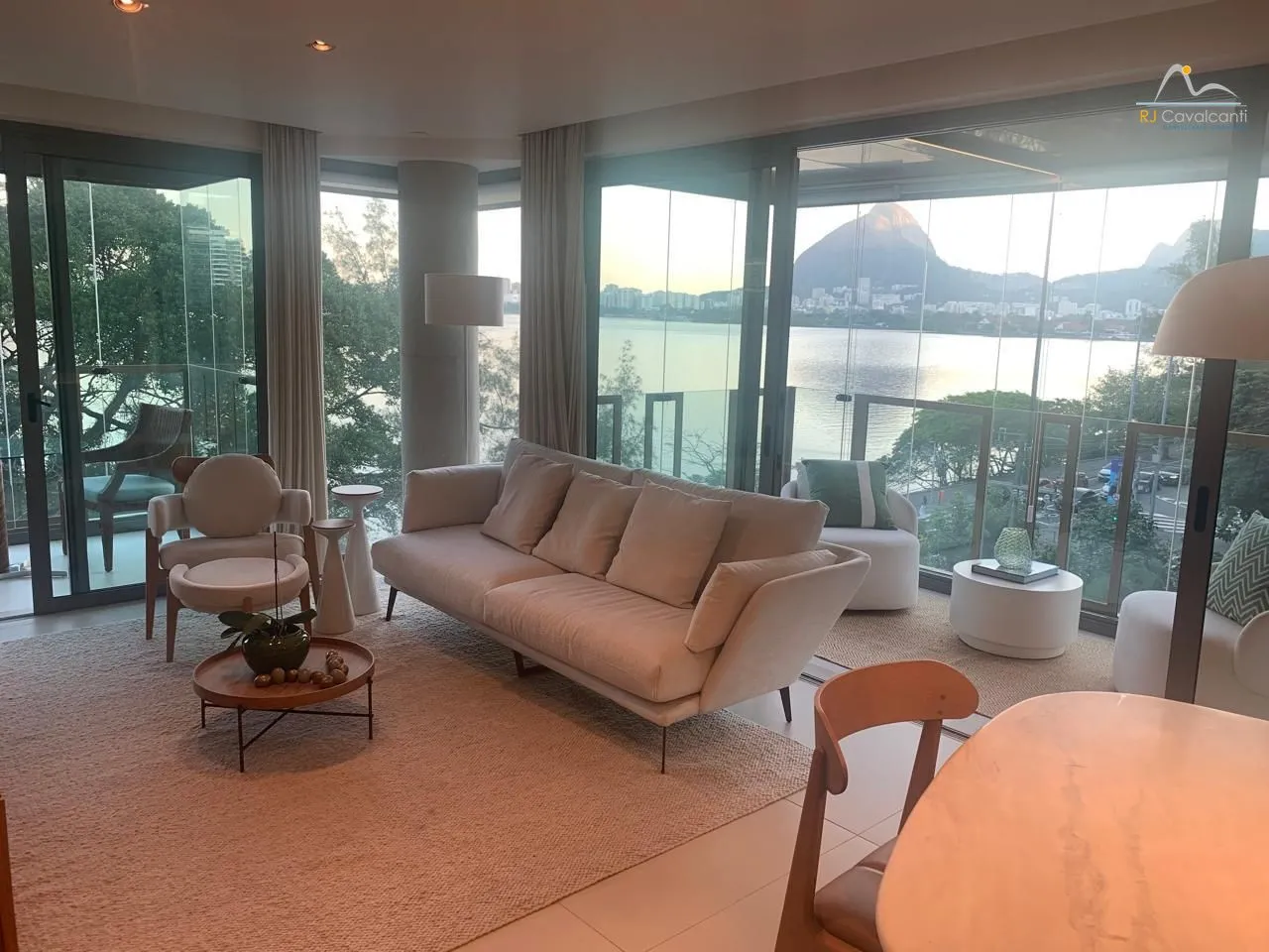 2-bedroom apartment with 3 bathrooms and 2 parking spaces — photo 3