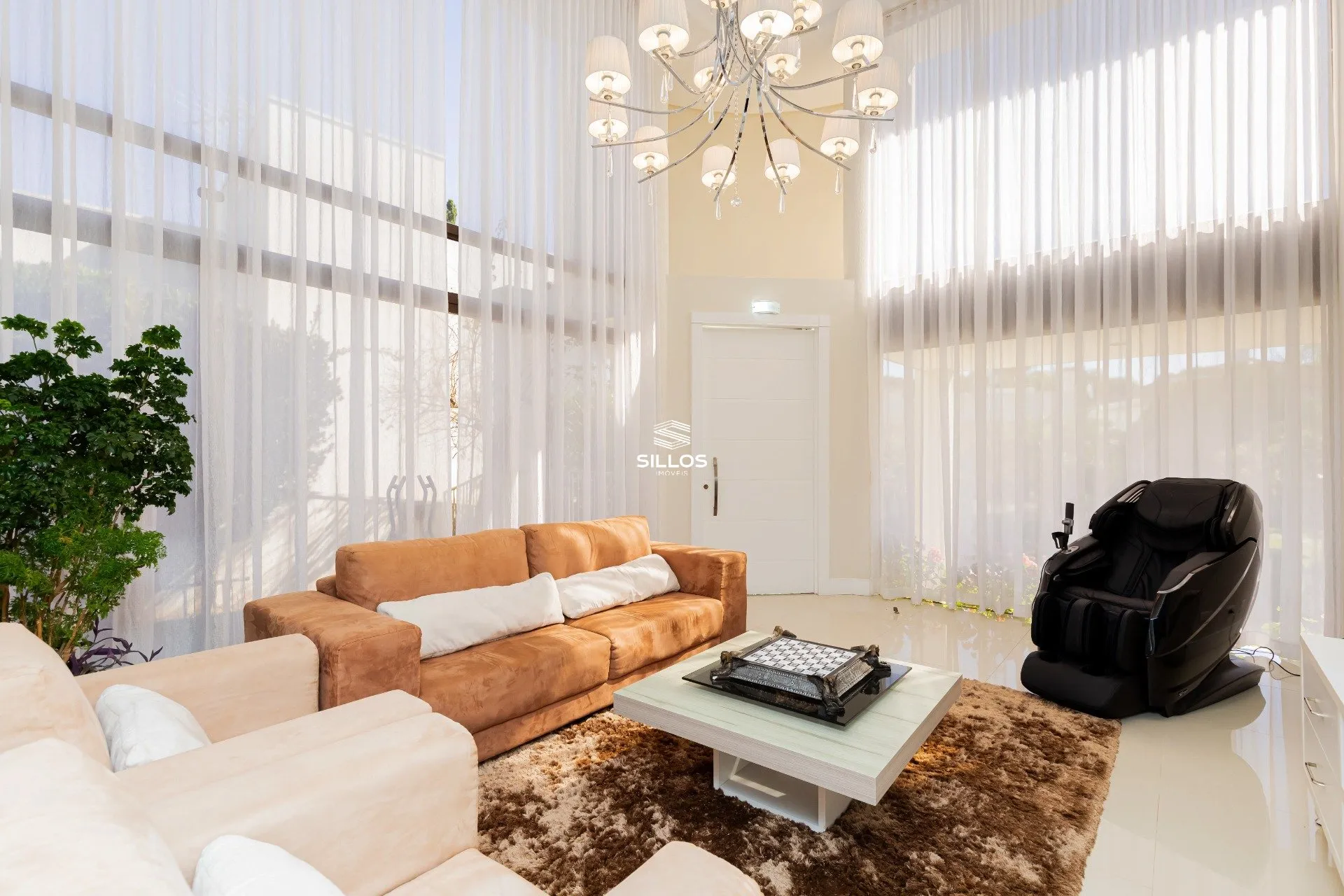 House with 4 bedrooms, 8 parking spaces in a condo — photo 2