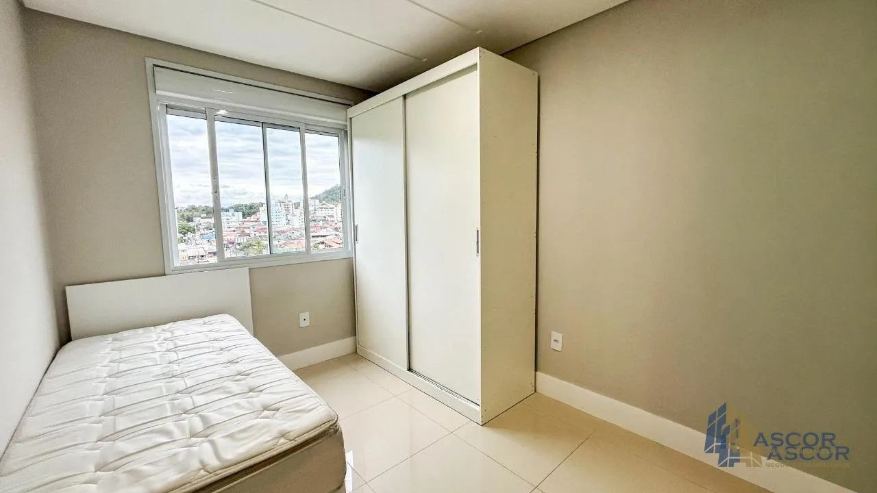 Balcony with a grill in a 2-bedroom apartment, 96 m² — photo 14