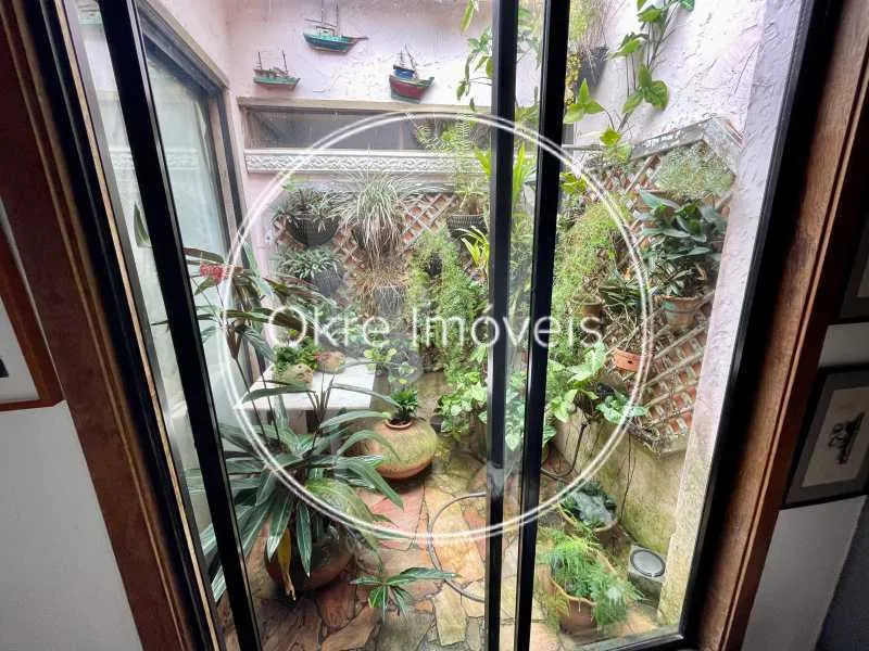 House in a gated community with 4 bedrooms and 5 baths — photo 21