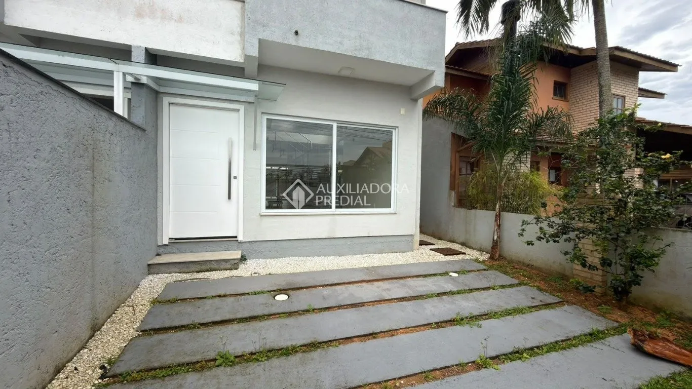 Balcony with a grill in a 4-bedroom house, 120 m² — photo 7