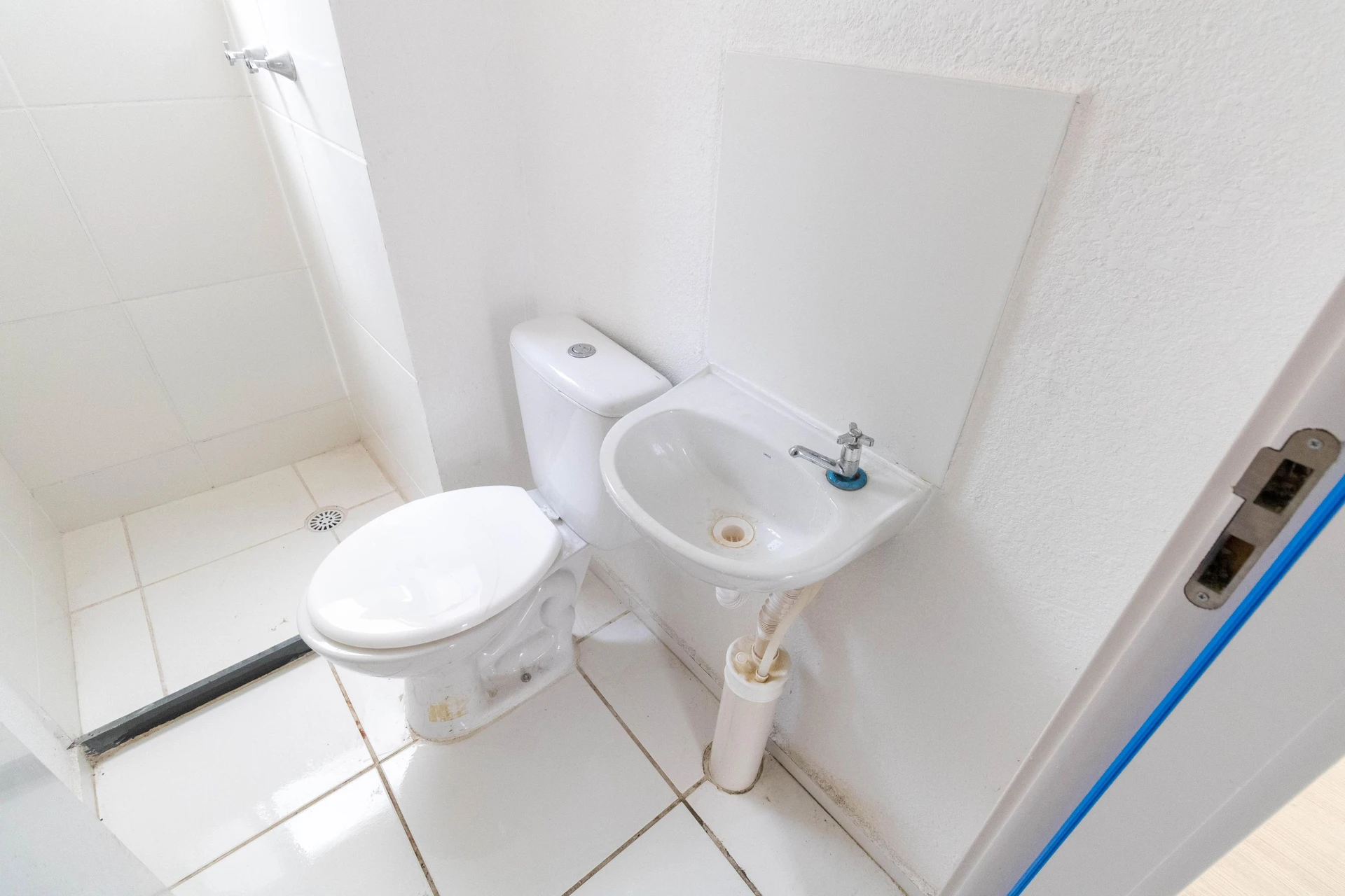 Unfurnished 2-bedroom apartment with no parking — photo 7