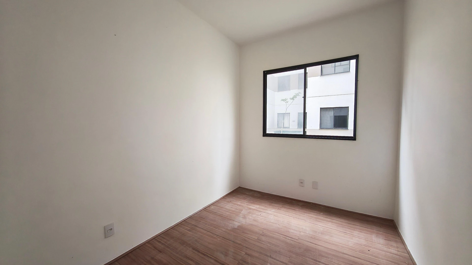 2-bedroom apartment in a building with a gym — photo 15