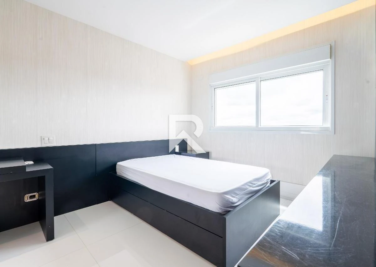 276 m² apartment with a bathtub and floor-to-ceiling windows — photo 10