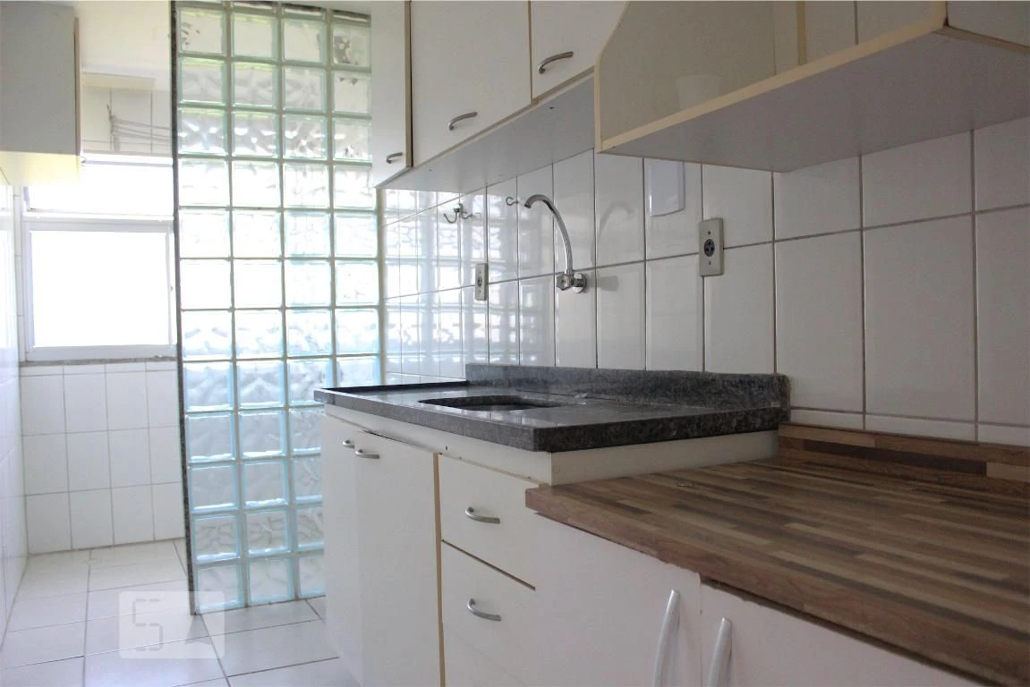 2-bedroom apartment with a balcony and shared pool — photo 12