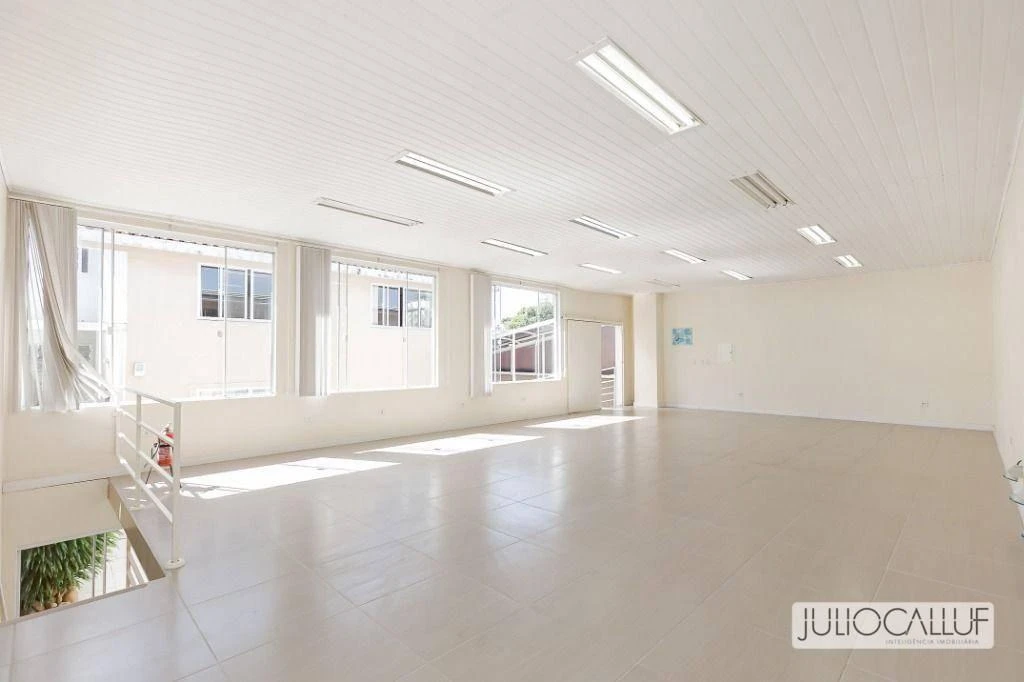 4-bedroom house with a washing machine in Curitiba — photo 39