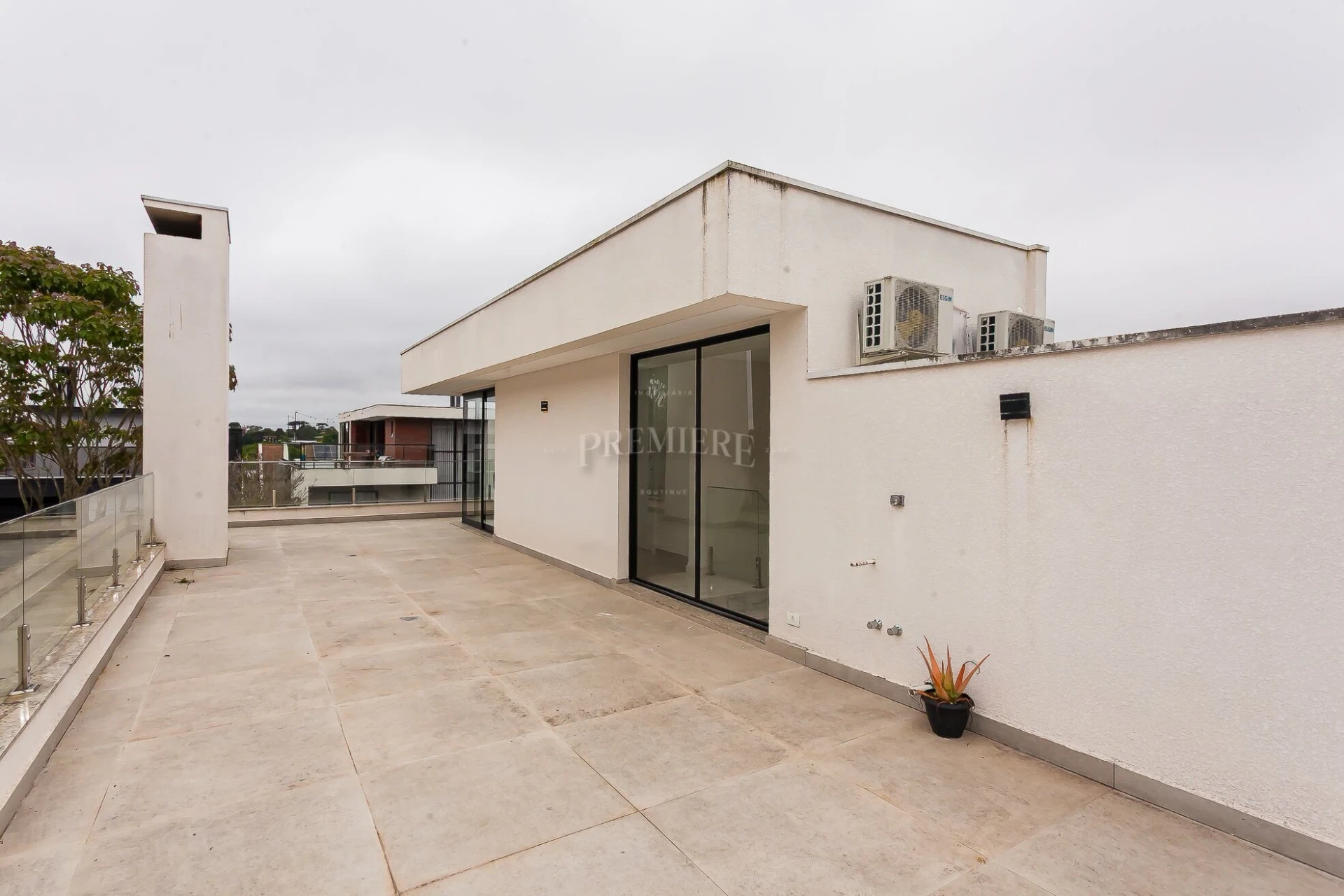 4-bedroom house with a home office in Curitiba — photo 28