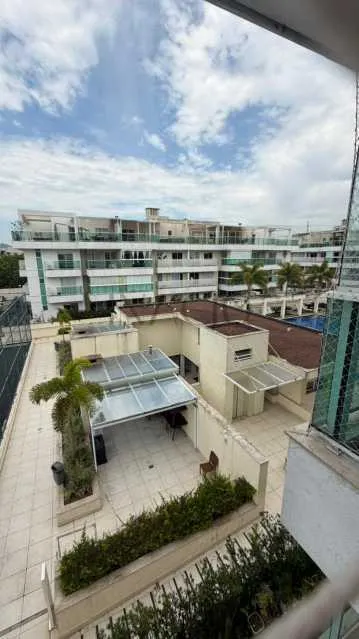 Furnished 4-bedroom apartment with enclosed balcony — photo 25