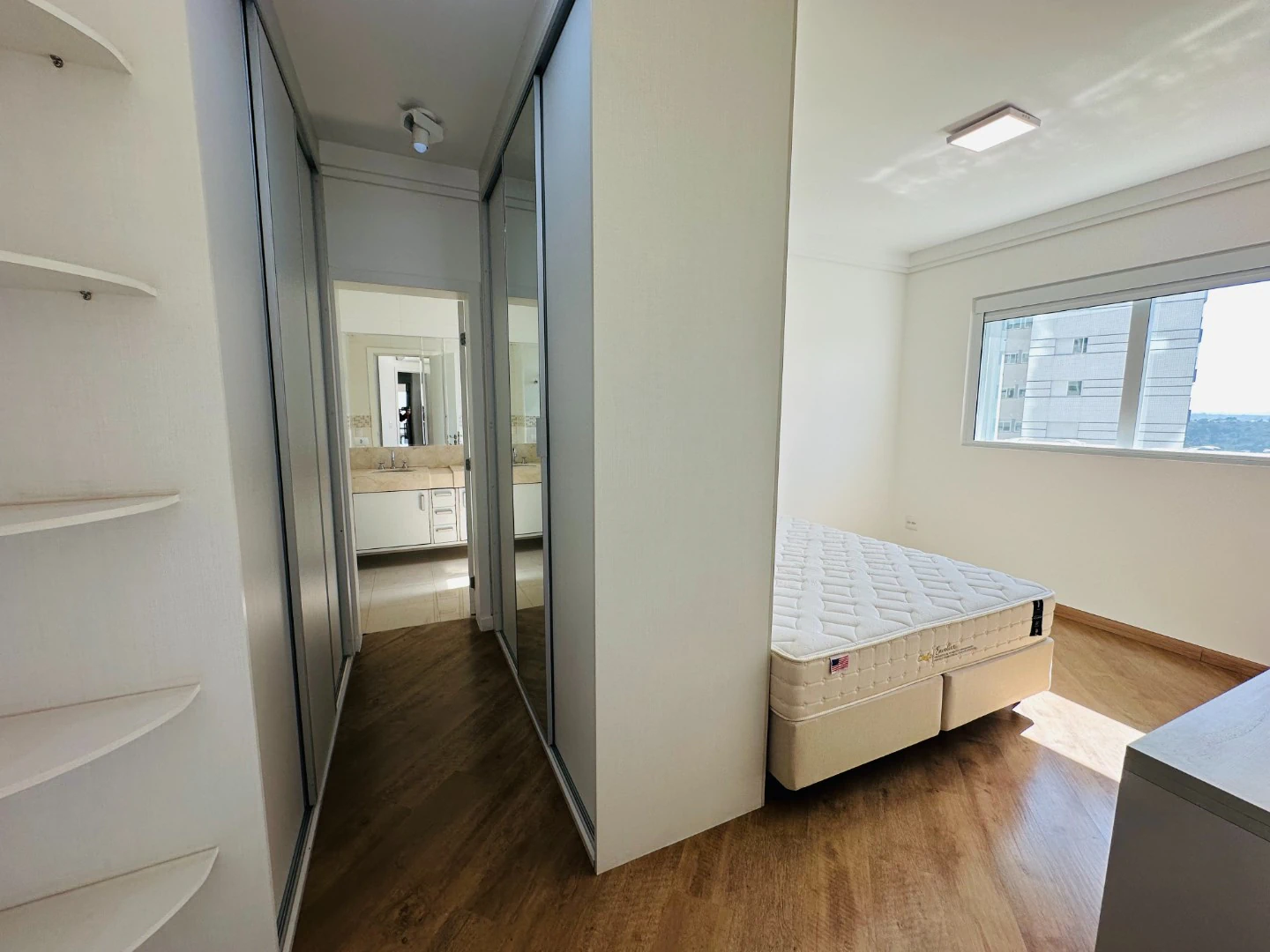 4-bedroom apartment in a building with a gym — photo 7